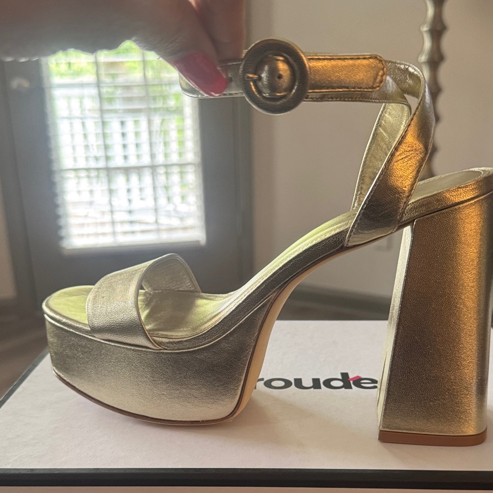 🔥Larroude Metallic Gold Platform Block Heel Sandal with Ankle Strap🔥Sz 10 BNIB - Picture 6 of 16